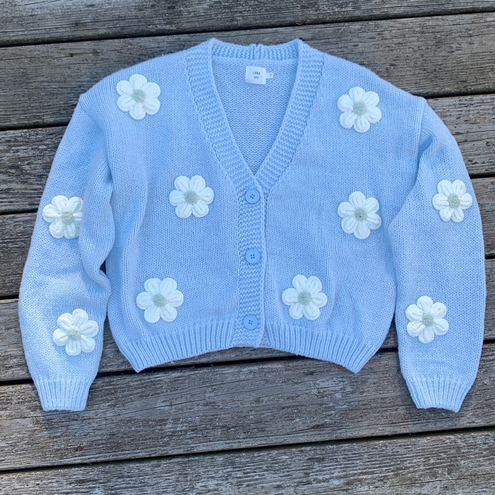🆕 Luna Ivy Blue Flower Cardigan Sweater in Size Large